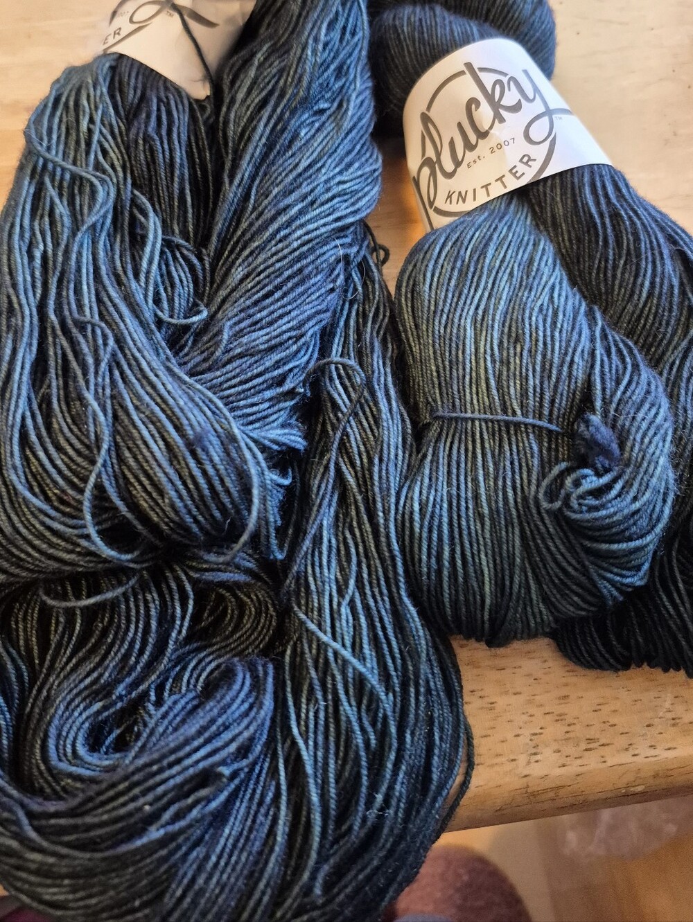 Plucky Knitter - Flying ATLAS-2 Skeins - Picture 4 of 5